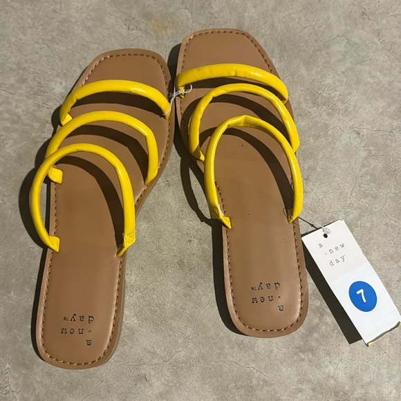 NWT a new Day size 7 woman’s sandals - Picture 1 of 1